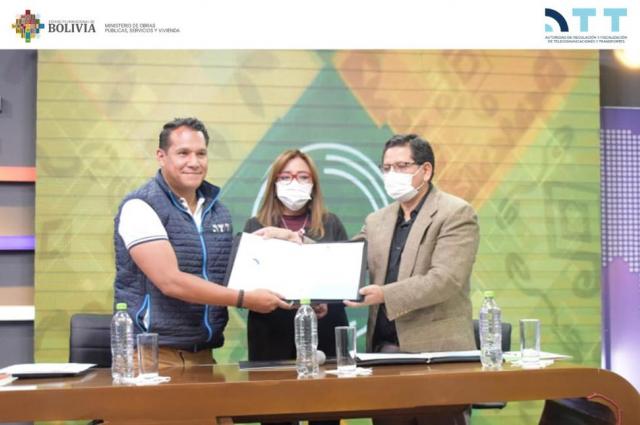 La ATT entregó una Resolución y 16 licencias de uso de frecuencia al canal estatal Bolivia TV