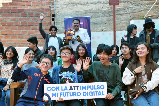 La ATT une esfuerzos por la alfabetización digital y el desarrollo tecnológico en unidades educativas del país