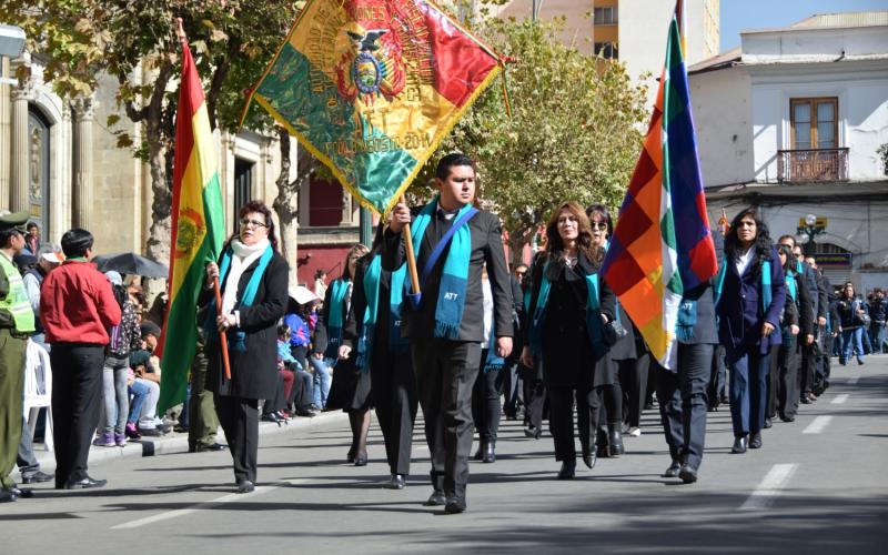 La ATT participa del desfile cívico por el 6 de agosto.