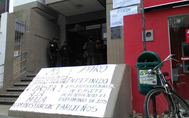 Paro de Trabajadores del Sindicato de COSETT - Tarija