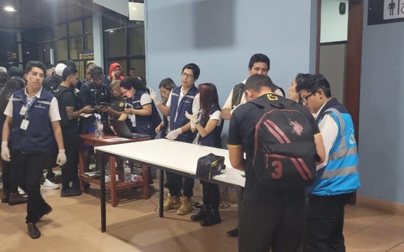 La ATT controla la llegada de delegación internacional en el Aeropuerto de Tarija durante la Copa Sudamericana