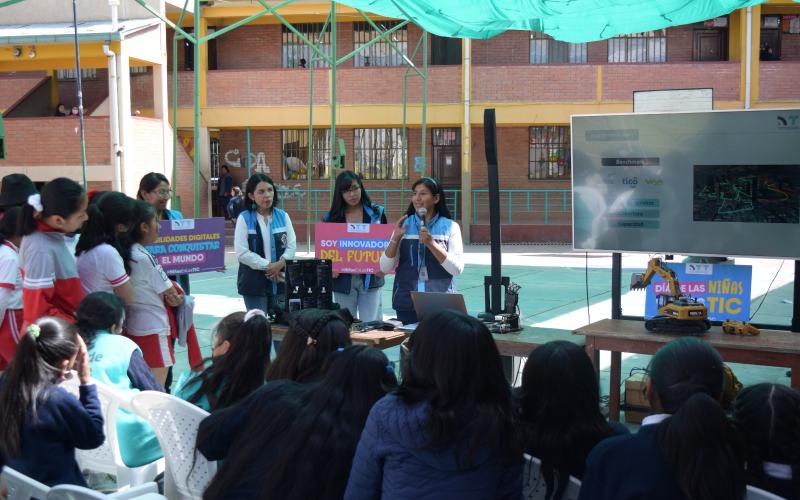 Celebrando el Día de las Niñas en las TIC: La ATT empoderó a las futuras líderes digitales en el manejo de herramientas digitales