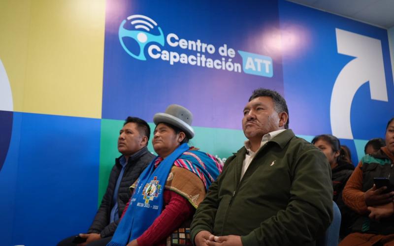 ATT impulsa la capacitación de conductores para mejorar la seguridad vial en Bolivia